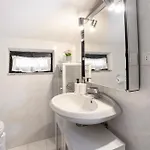 Italia 90 Two Levels アパート